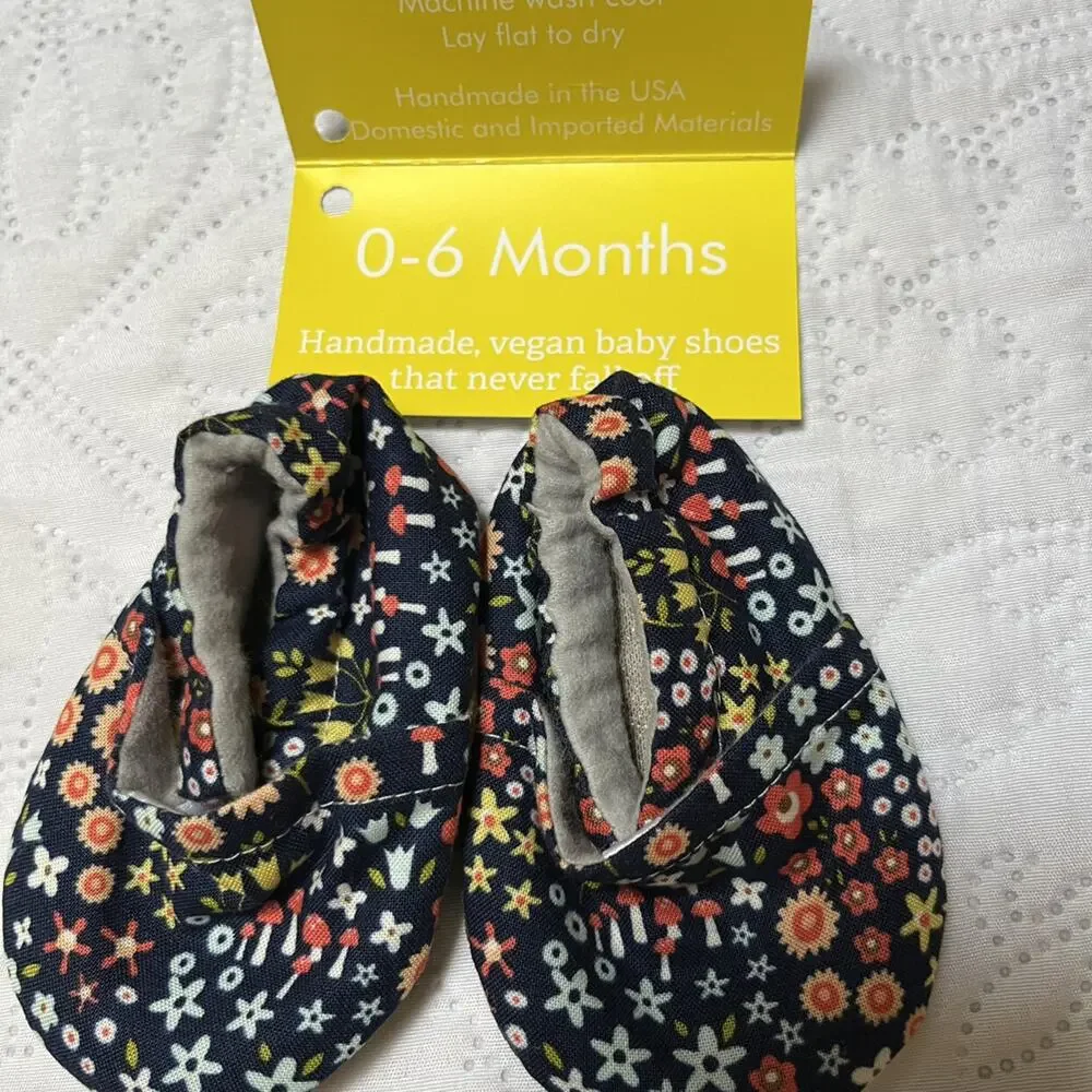 NWT Cabooties Handmade Baby Booties 0-6m
